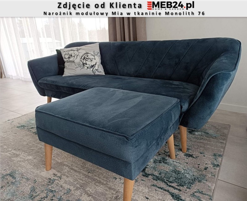 Sofa Mia IV w stylu skandynawskim z podnóżkiem