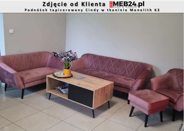 Podnóżek tapicerowany Cindy w stylu skandynawskim - zdjęcie od klienta