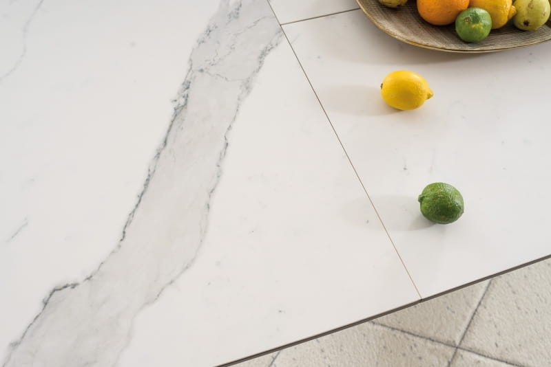 Stół rozkładany Armani Ceramic 160x220 biały/czarny mat efekt marmuru