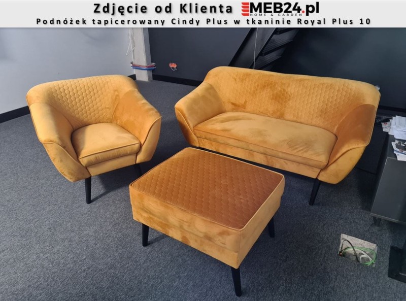 Podnóżek tapicerowany Cindy Plus w stylu skandynawskim - zdjęcie od klienta