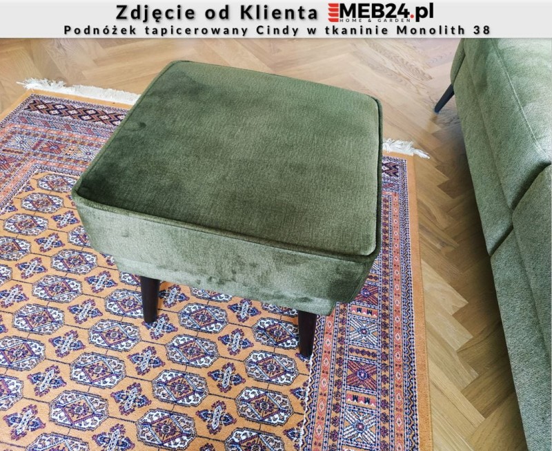 Podnóżek tapicerowany Cindy w stylu skandynawskim - zdjęcie od klienta