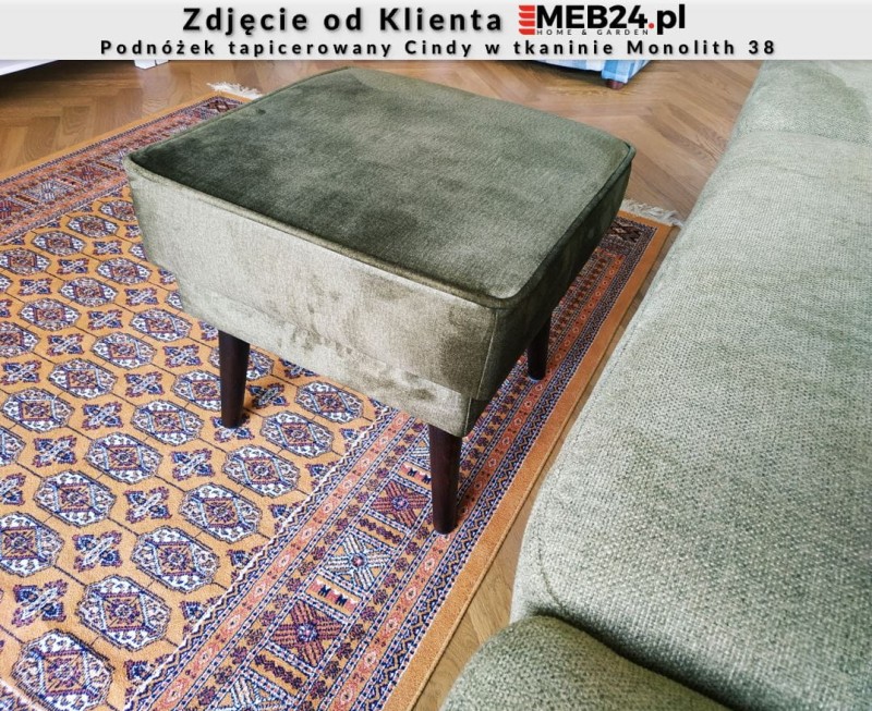 Podnóżek tapicerowany Cindy w stylu skandynawskim - zdjęcie od klienta