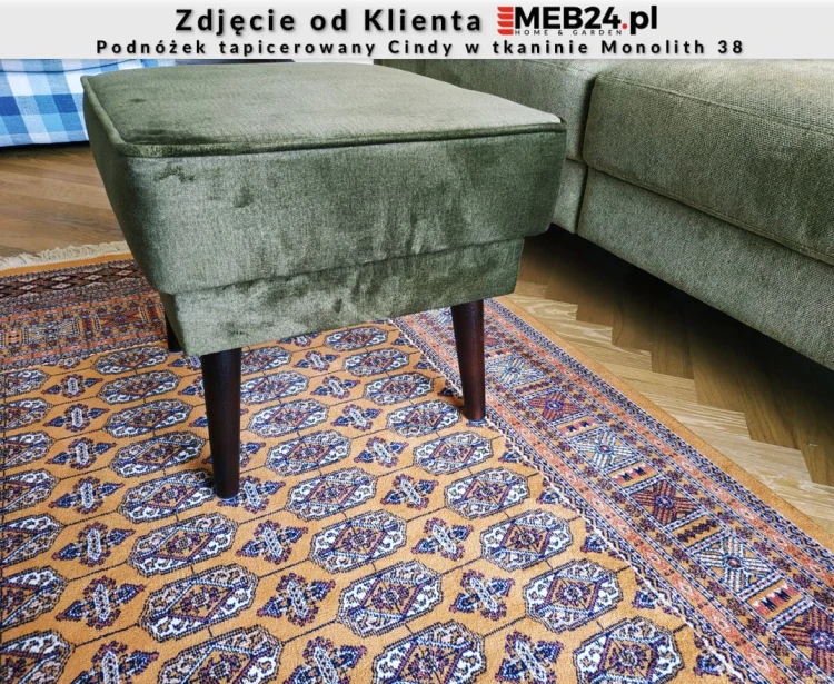 Podnóżek tapicerowany Cindy w stylu skandynawskim - zdjęcie od klienta