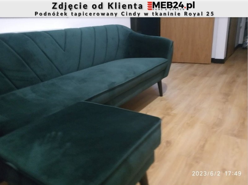 Podnóżek tapicerowany Cindy w stylu skandynawskim - zdjęcie od klienta