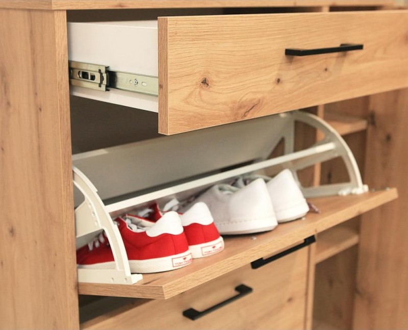 Szafka na buty Montana do przedpokoju z czarnymi uchwytami