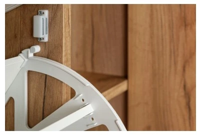 Szafka na buty Montana do przedpokoju z czarnymi uchwytami