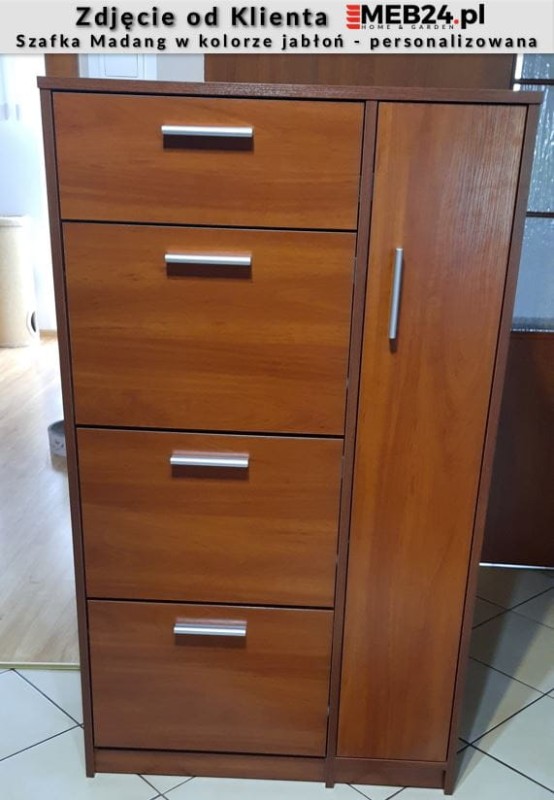 Szafka na buty Marilia 3 do przedpokoju ze srebrnymi uchwytami - zdjęcie od klienta