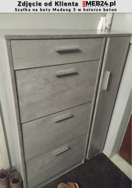 Szafka na buty Marilia 3 do przedpokoju ze srebrnymi uchwytami - zdjęcie od klienta