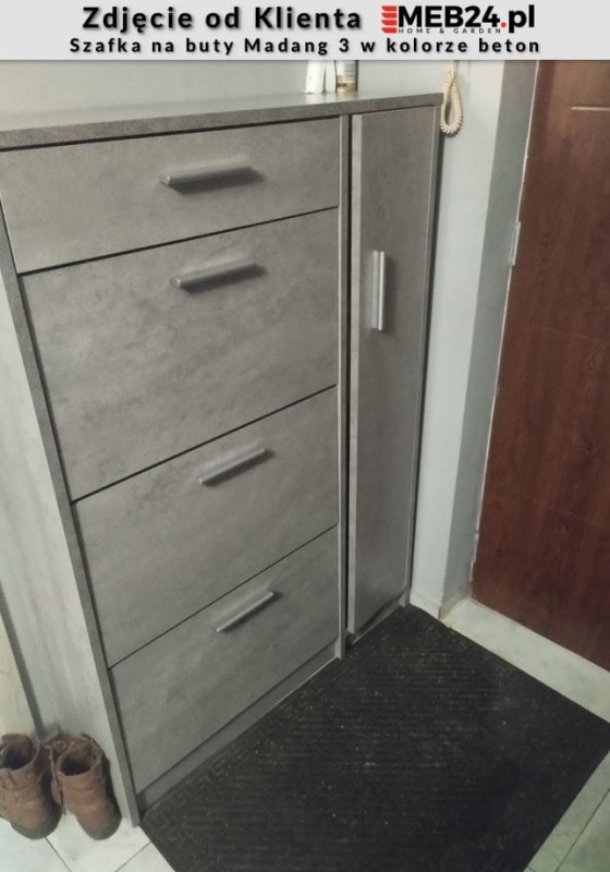 Szafka na buty Marilia 3 do przedpokoju ze srebrnymi uchwytami - zdjęcie od klienta