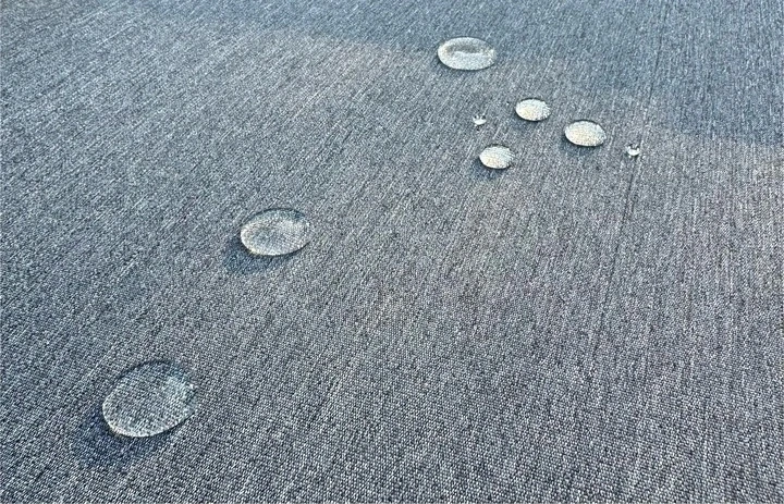 Narożnik ogrodowy Poliwood z poduszkami + Stolik Brązowy