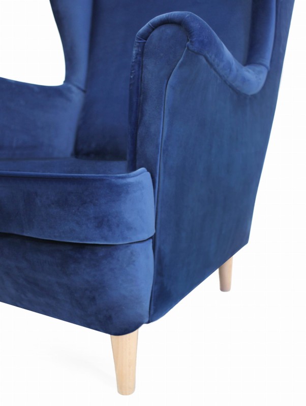 Fotel uszak bez pikowania Lily II z podnóżkiem w stylu skandynawskim