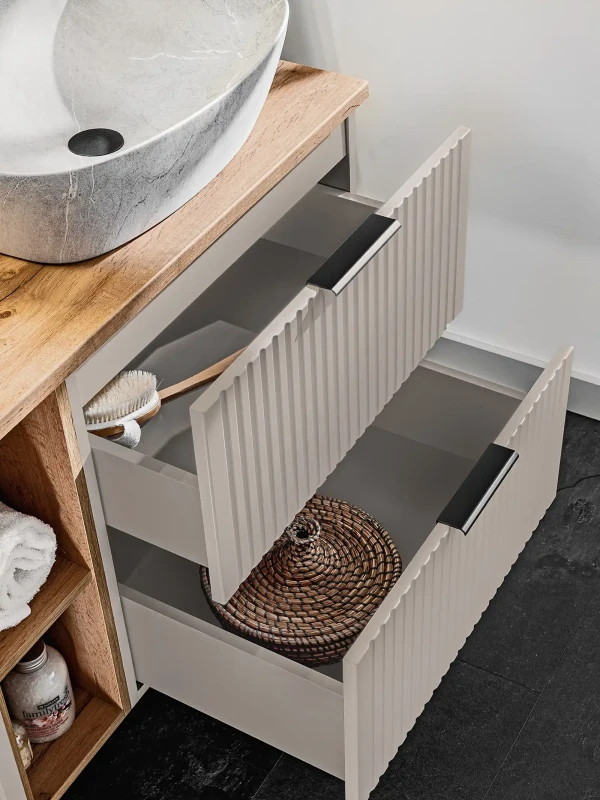 Zestaw mebli łazienkowych ADEL CASHMERE z dwoma umywalkami SMILE i blatem wotan 120 cm - aranżacja detal