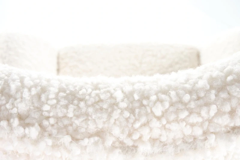 Fotel wypoczynkowy Liberto z funkcją bujania do salonu kremowy/złoty