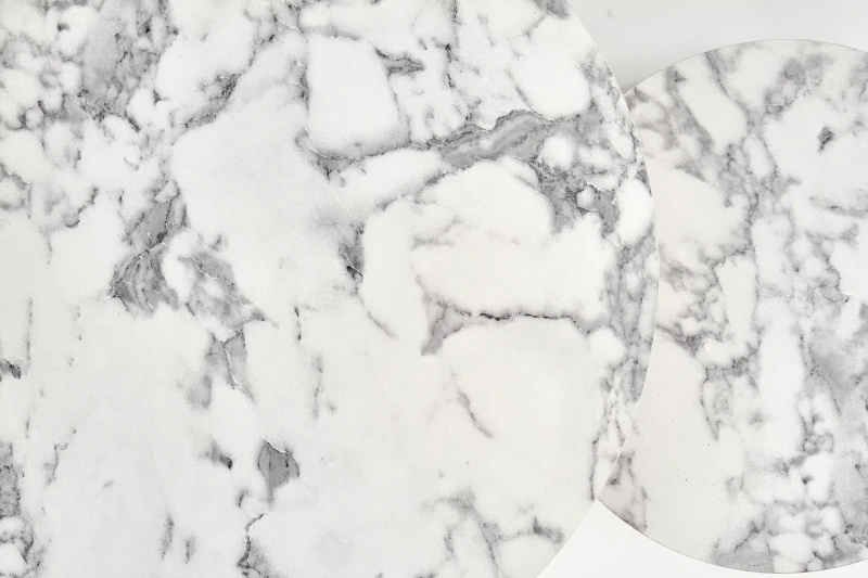 Zestaw 2 stolików Paola do salonu blat biały marmur/złoty