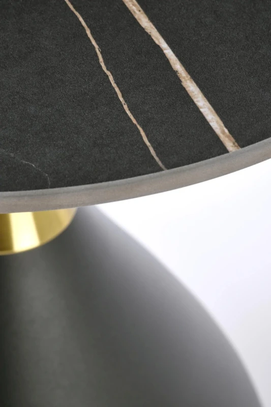 Ława stolik Scalita w stylu glamour z czarnym marmurem i złotymi akcentami