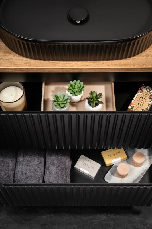 Zestaw mebli łazienkowych NOVA BLACK szafka 50 cm 2 szuflady z blatem dąb 50 cm  - aranżacja z umywalką nablatową