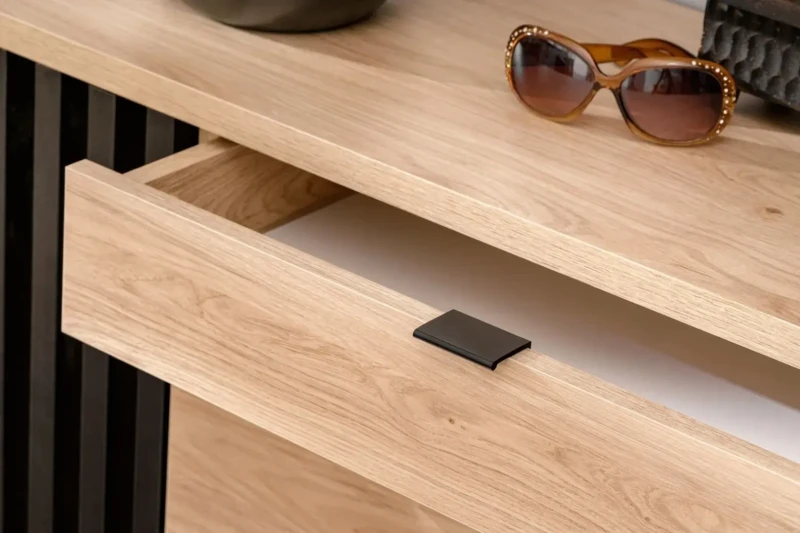 Zestaw mebli do przedpokoju Pedro III z dwudrzwiową szafą hickory jackson/czarny