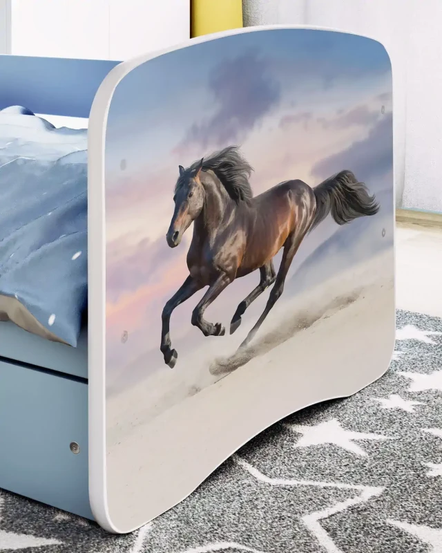 Zestaw mebli dziecięcych dla chłopca z łóżkiem 160x80 BABYDREAMS - koń w galopie