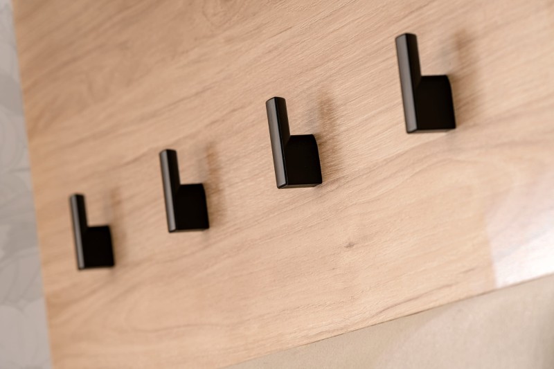 Wieszak tapicerowany Pedro 60 cm z półką do przedpokoju hickory jackson/beżowy