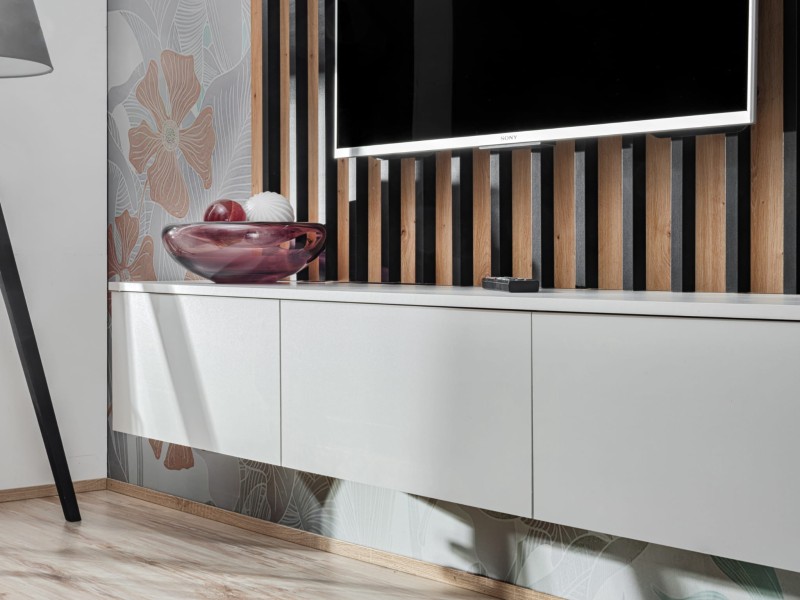 Meblościanka Verti II panel ścienny z lamelami szafka RTV zestaw do salonu