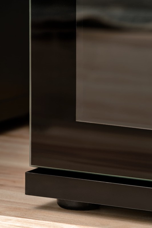 Witryna wysoka Cameron 80 cm z LED do salonu czarny/hickory jackson