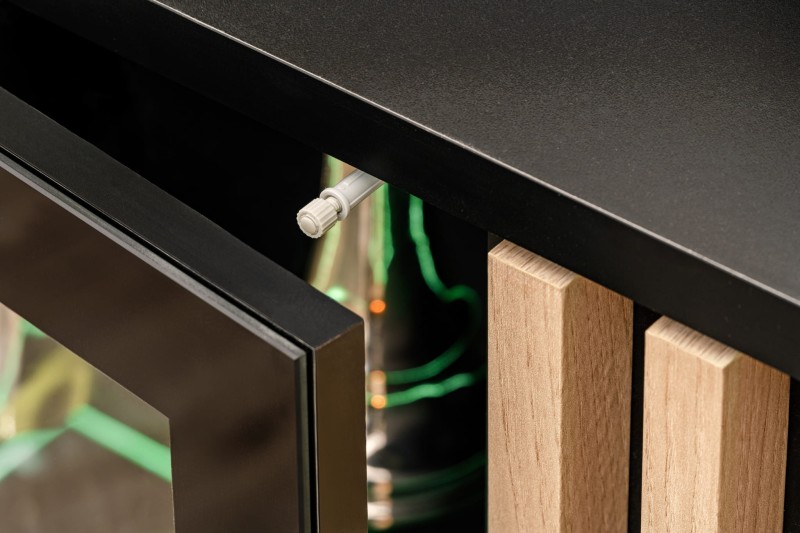 Szafka RTV Cameron 163 cm z LED do salonu czarny/hickory jackson