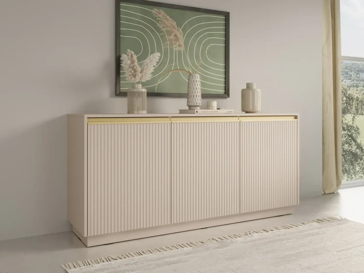 Komoda Royal 154 cm trzydrzwiowa 6 półek do salonu beż piaskowy/złoty