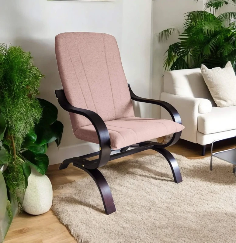 Fotel tapicerowany Finka Sisu gładki na bukowym stelażu do salonu - jasny róż Malmo 61