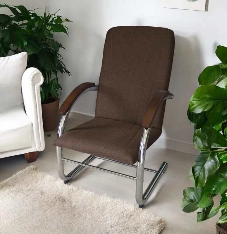 Fotel tapicerowany Finka Happy gładki na metalowym stelażu do salonu - brązowy Malmo 26