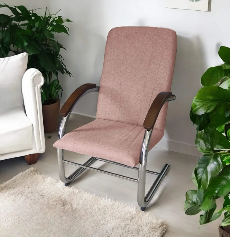Fotel tapicerowany Finka Happy gładki na metalowym stelażu do salonu - jasny róż Malmo 61