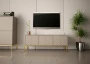 Szafka RTV Aspen I 150 cm trzydrzwiowa na metalowych nóżkach do salonu cashmere/złoty
