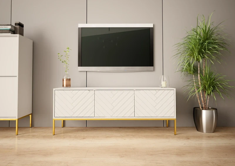 Szafka RTV Aspen I 150 cm trzydrzwiowa na metalowych nóżkach do salonu biały mat/złoty