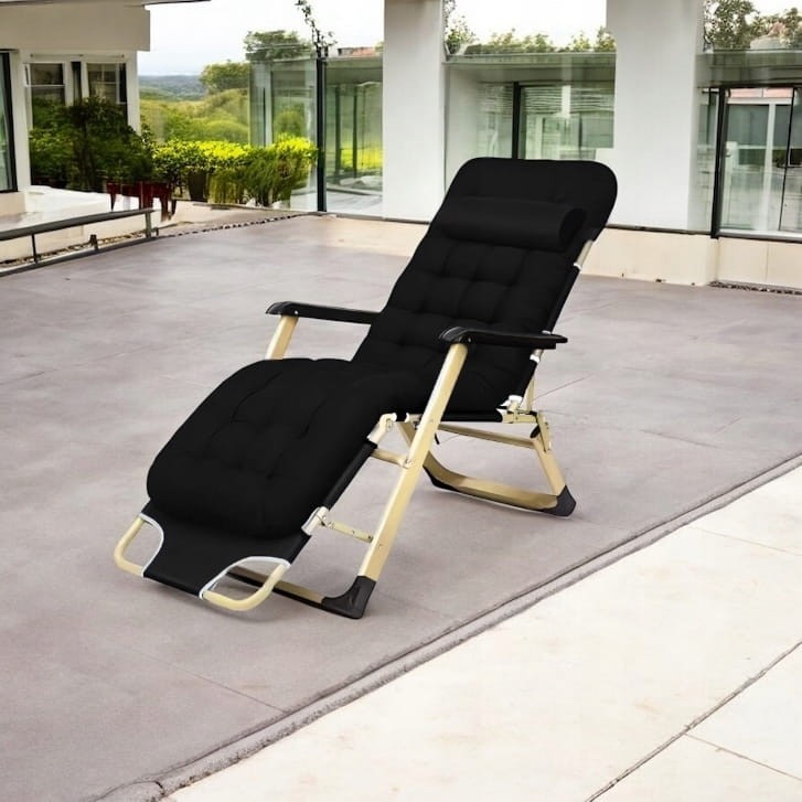 Leżak ogrodowy Libretto rozkładany plażowy z miękką poduszką czarny na  złotym stelażu