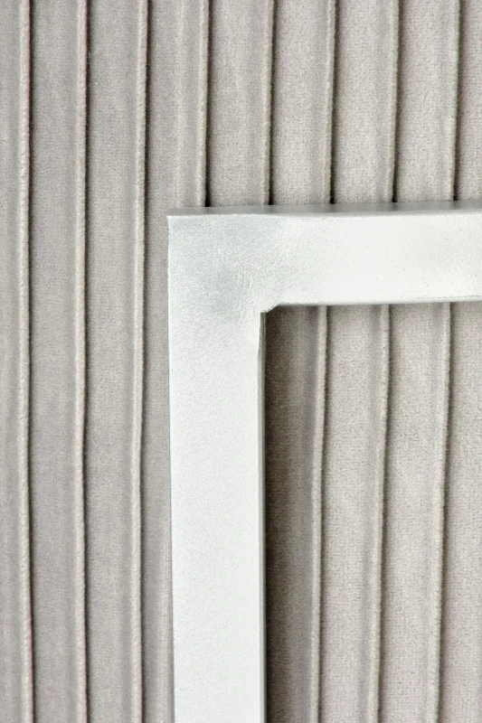 Pufa ze schowkiem Cricket nowoczesna do salonu 40 cm jasny popiel