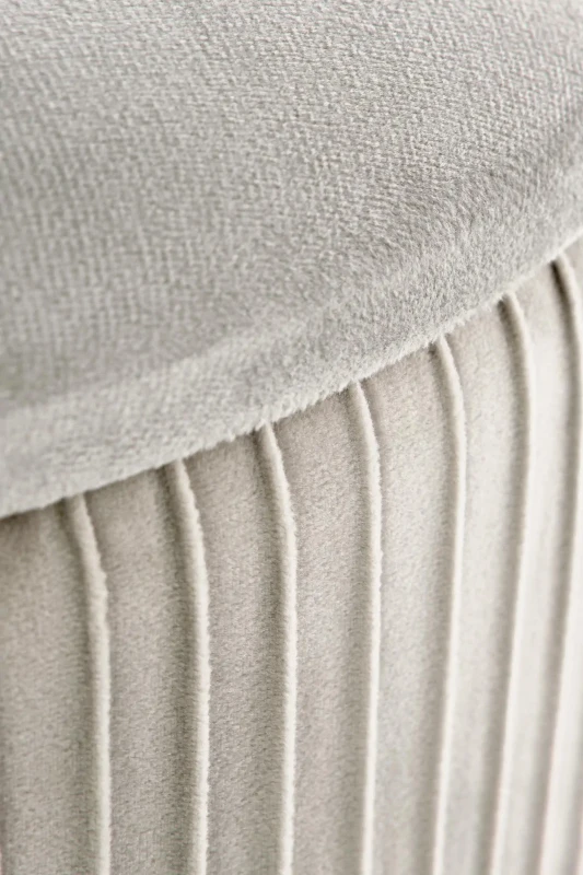 Pufa ze schowkiem Cricket nowoczesna do salonu 40 cm jasny popiel