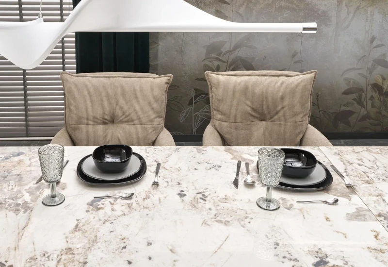 Stół rozkładany Fernando nowoczesny do jadalni 160-240 cm biały marmur/czarny