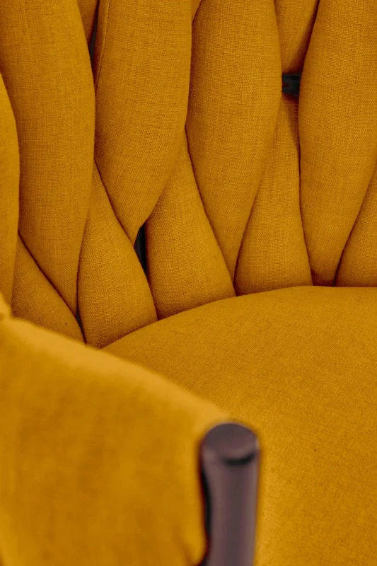 Krzesło tapicerowane K516 z ozdobnym oparciem do salonu musztardowy