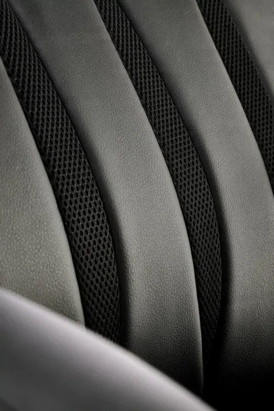 Fotel obrotowy Romano z wysokim oparciem elegancki do biura czarny