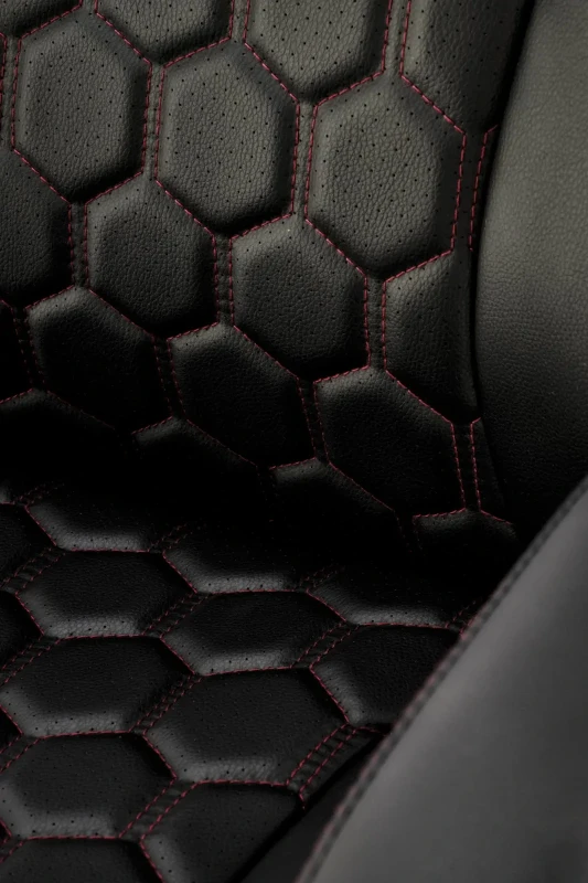 Fotel obrotowy Thomas gabinetowy z perforowaną eco skórą do biura czarny