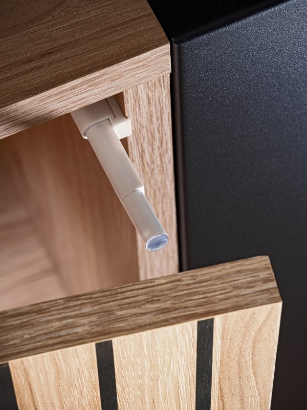 Witryna niska Liam 90 cm z LED do salonu hickory jackson/czarny