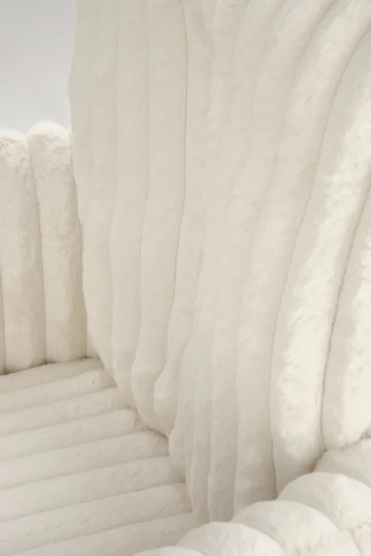 Krzesło obrotowe K572 tapicerowane do jadalni kremowy