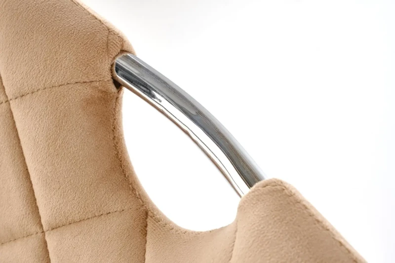 Krzesło tapicerowane K578 welurowe pikowane z oparciem do jadalni beżowy / srebrny