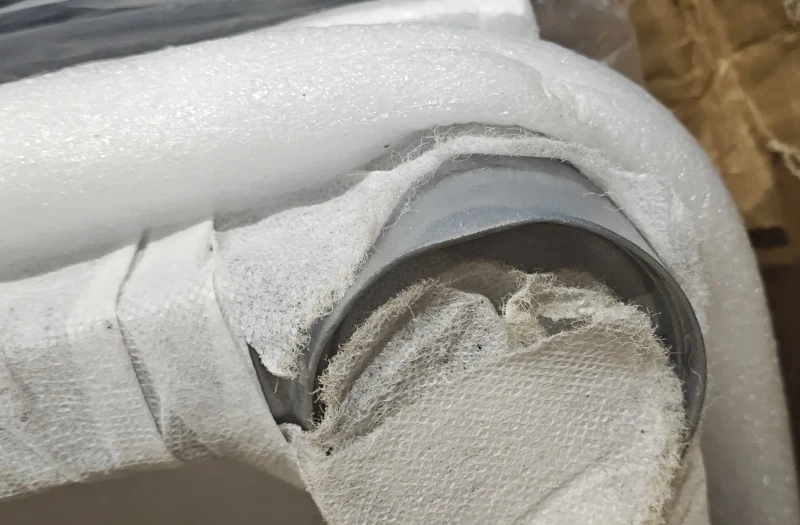 Stół Damar 100x60 cm szary - zdjęcia wad stołu outletowego