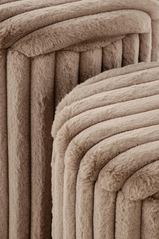 Zestaw dwóch puf FIDO z funkcją schowka cappuccino na złotej podstawie