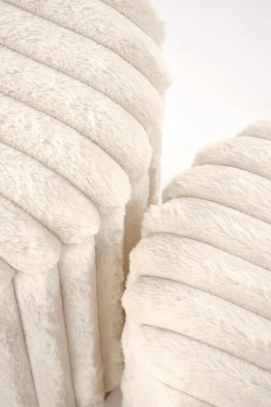 Zestaw dwóch puf FIDO z funkcją schowka kremowy na złotej podstawie