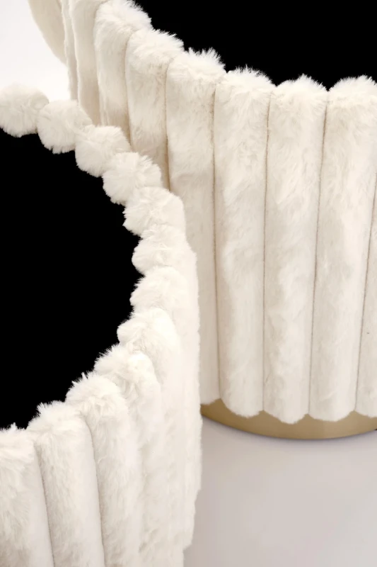 Zestaw dwóch puf FIDO z funkcją schowka kremowy na złotej podstawie