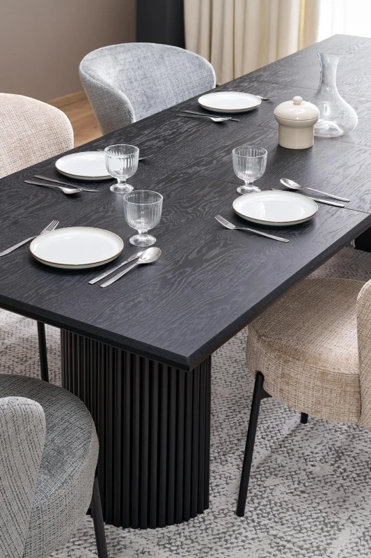 Krzesło K590 tapicerowane na metalowym stelażu do jadalni beżowy