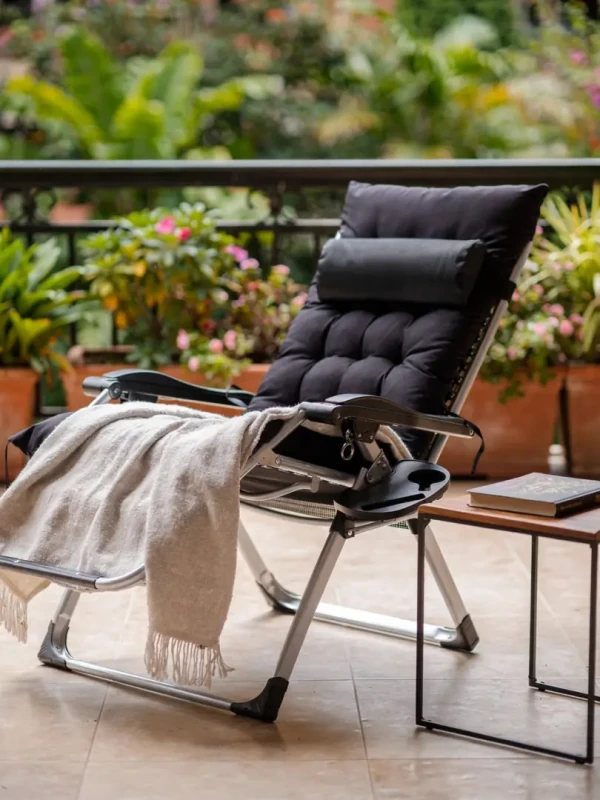 Leżak ogrodowy rozkładany TDC01-BK czarny z poduszką i podgłówkiem