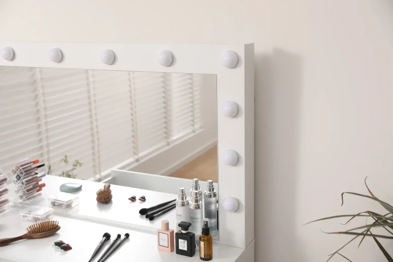 Toaletka z lustrem DT10 LED 7 szuflad biała