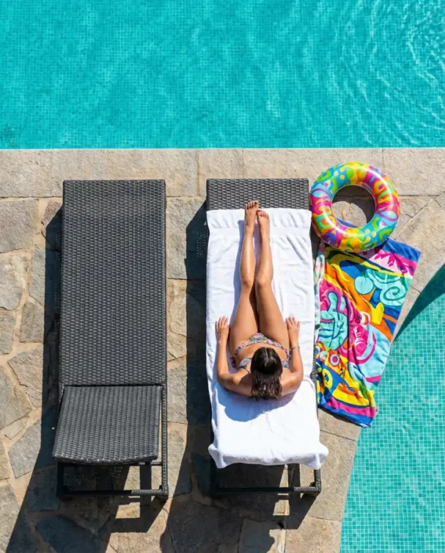 Leżak ogrodowy składany w walizkę szary 187x60x30 cm